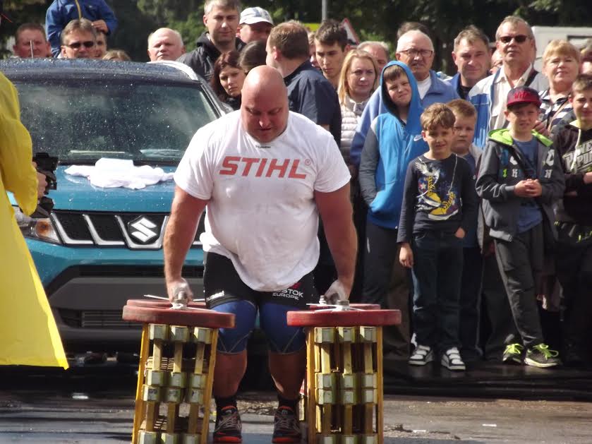 Radviliškyje varžėsi Baltijos galiūnai