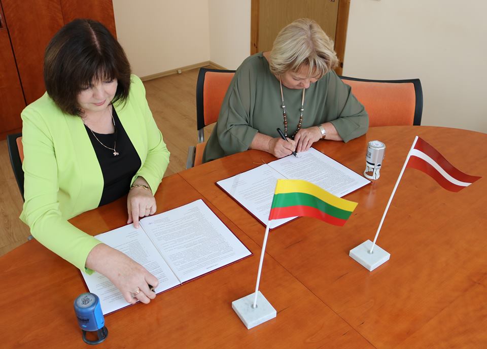 Radviliškio viešoji biblioteka pasirašė bendradarbiavimo sutartį su Ciesio (Latvija) centrine biblioteka