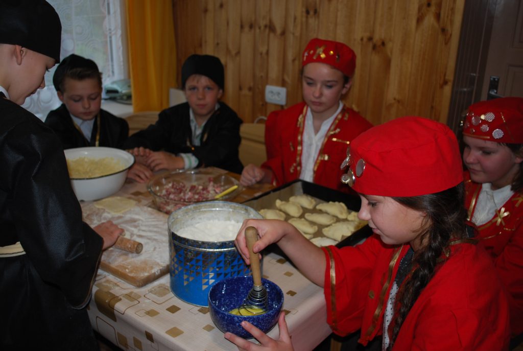 Pociūnėliečiai - respublikinio edukacinio projekto ,,Kultūrų ratas“ dalyviai