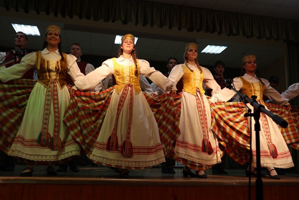 Šeduvos gimnazijoje kalėdinis labdaros renginys „Uždekim žiburius širdžių“