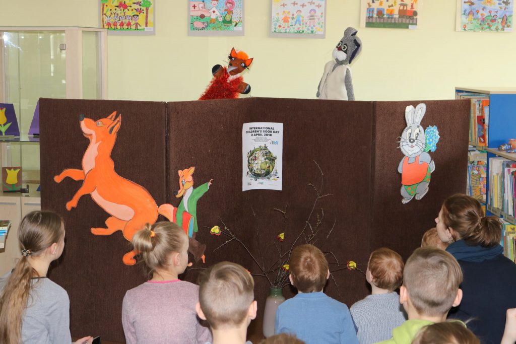 Bibliotekoje lankėsi Radviliškio vaikų globos namų „Nykštukas“ auklėtiniai