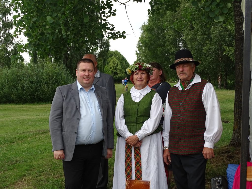 Radviliškiečiai tradiciškai atšventė Jonines