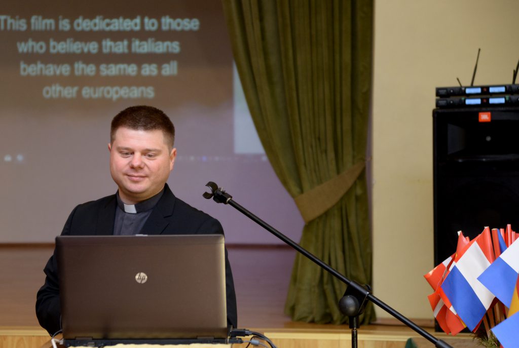 VI- oji Lietuvos mokytojų ir mokinių metodinė –praktinė konferencija „Tarpkultūrinis dialogas“ Radviliškio Gražinos pagrindinėje mokykloje