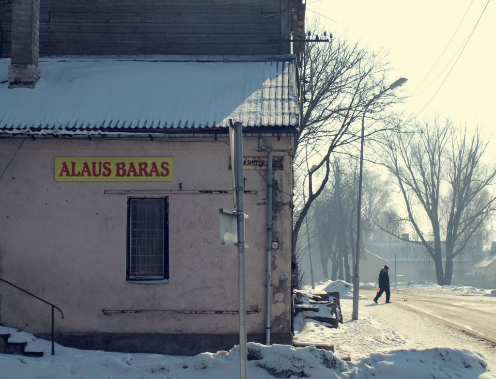 Radviliškyje klesti gėrimas namuose