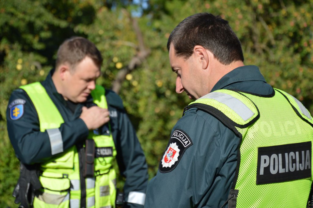 Užklupus negandai, gelbsti  policijos patrulis