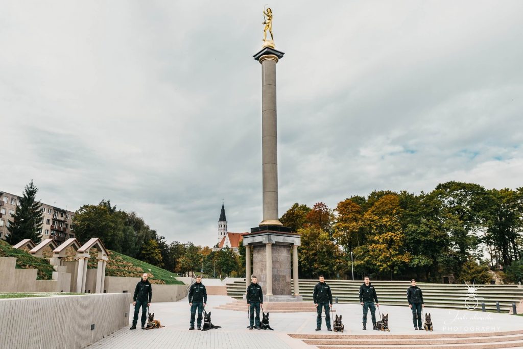 Policijos dienai - netradicinė Šiaulių pareigūnų fotosesija