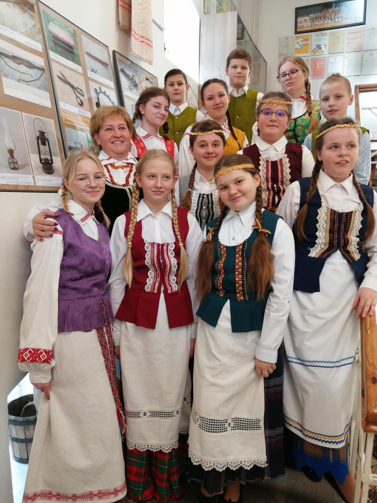 Folkloro grupės ,,Šeduviukai“ sėkmė kūrybiniame konkurse ,,Jei prakalbėtų, daug pasakytų“