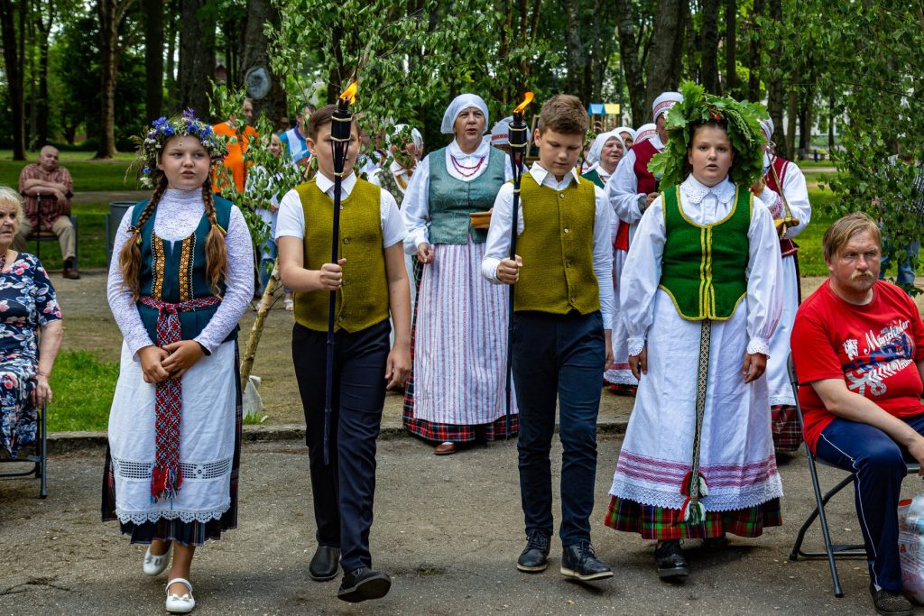 Radviliškio rajone dūzgė Joninės