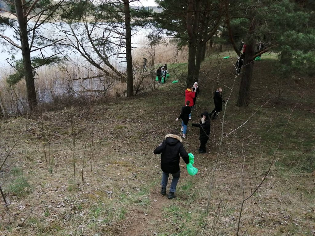 Tradicinė Pažinimo licėjaus aplinkos švarinimo akcija ,,Mums rūpi“