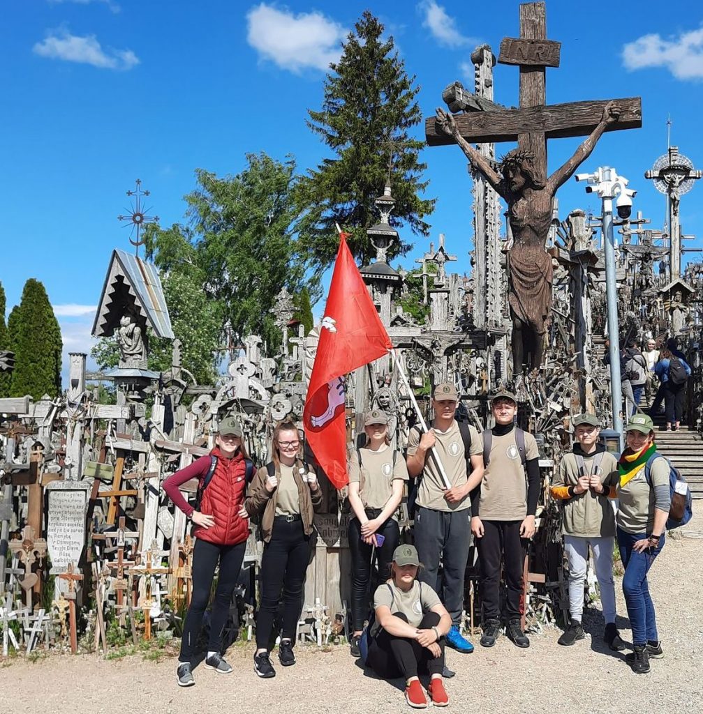 Tarptautinės  vaikų gynimo dienos proga - žygis į Kryžių kalną