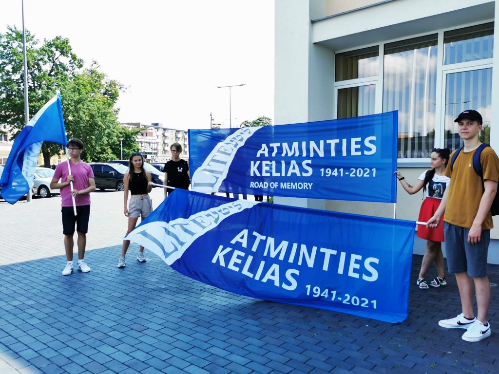 „Atminties kelio“ eisenos dalyviai paminėjo Radviliškio žydų bendruomenės sunaikinimo 80-metį