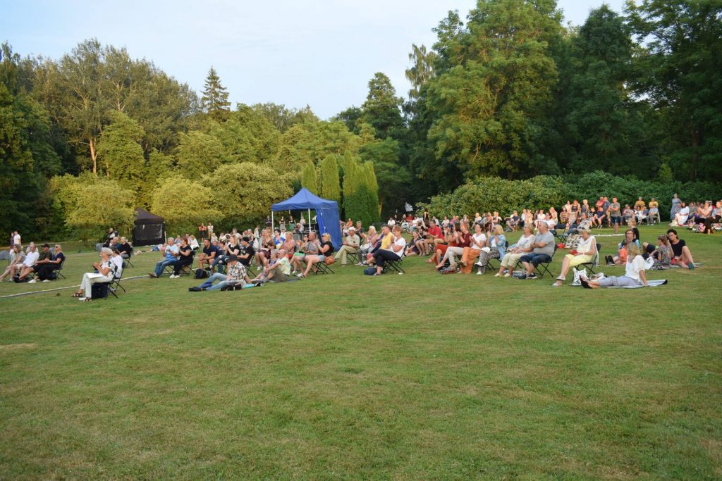 Nuaidėjo Tarptautinis džiazo ir šviesų festivalis „Džiazo laužai" Burbiškių dvare