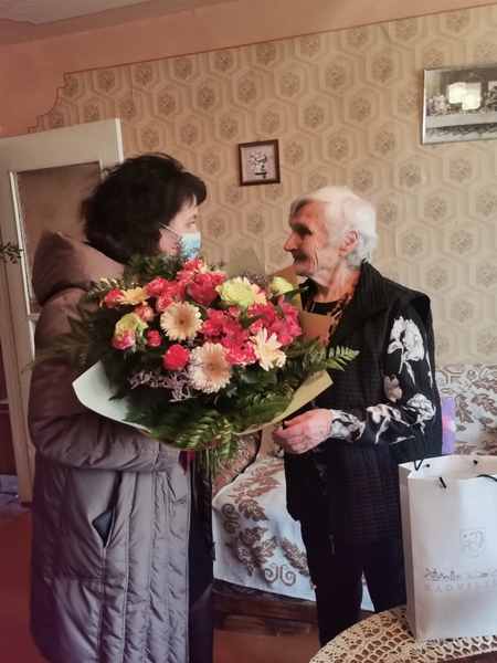 101 metų sulaukusi pakiršinietė Zosė Ridikienė laukia už save vyresnio jaunikio