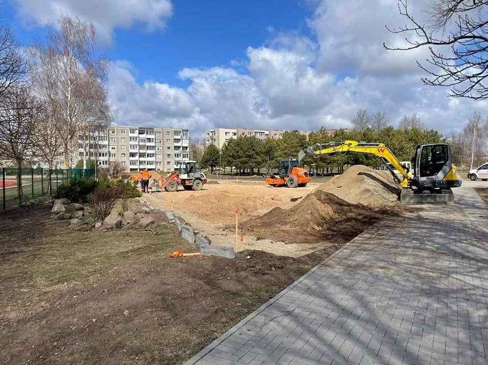 Valdininkų naujas pirkinys – sūpynės parke už 160 tūkst. eurų