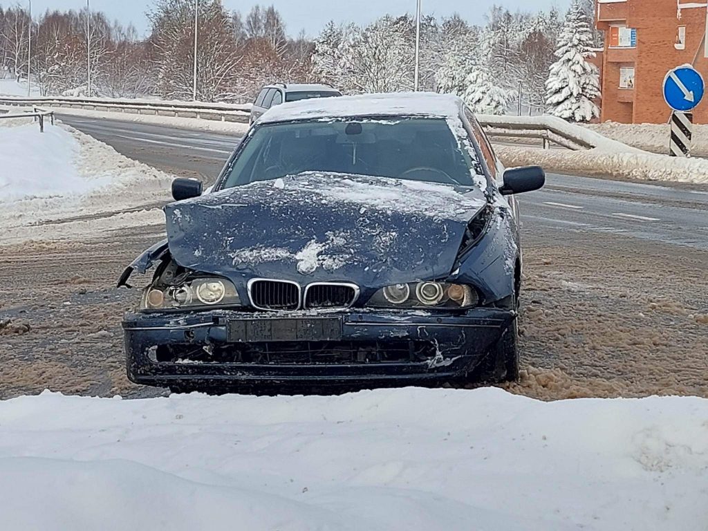 <strong>Sankryžoje prie Radviliškio ,,Mašinų gamyklos“ vėl susidūrė automobiliai</strong>