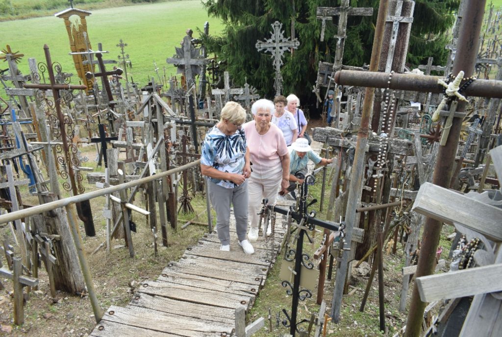 Radviliškio Bočiai ir jų draugai lankėsi Naisiuose ir Kryžių kalne