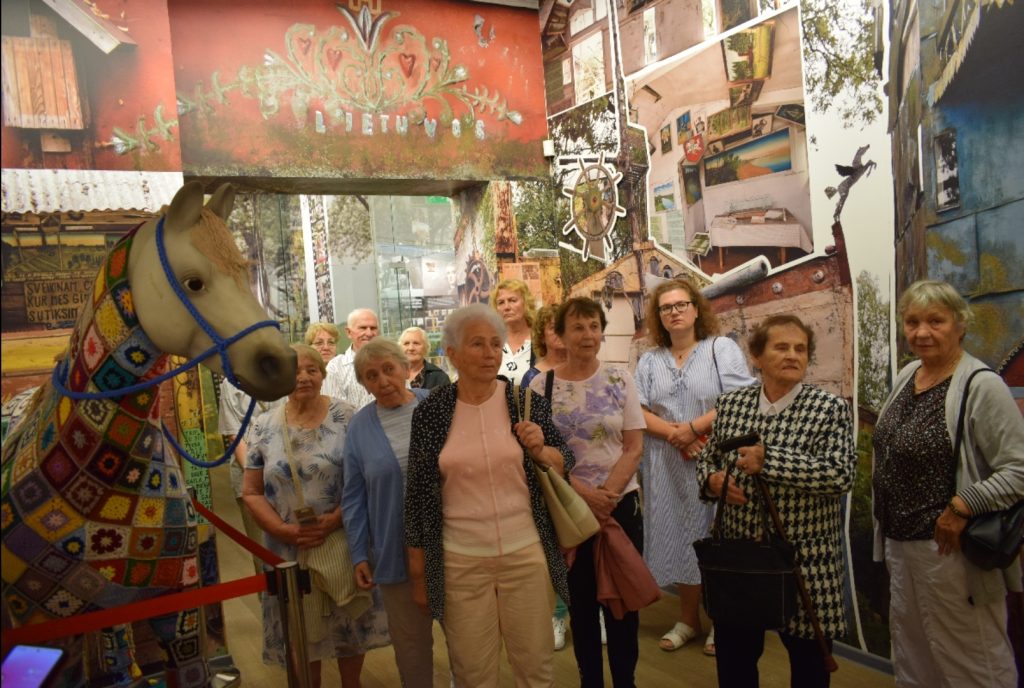 Radviliškio Bočiai ir jų draugai lankėsi Naisiuose ir Kryžių kalne