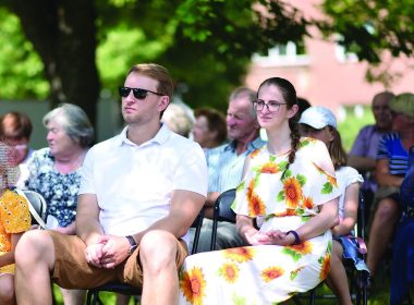 Valdiškais pinigais lyja ir seniūno šeimai