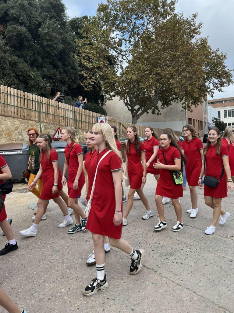 RADVILIŠKIO MUZIKOS MOKYKLOS JAUNIŲ CHORAS „SAULĖS VAIKAI“ PELNĖ AUKSO DIPLOMĄ BEI GERIAUSIO VAIKŲ CHORŲ KATEGORIJOS TITULĄ  TARPTAUTINIAME CHORŲ KONKURSE „SING FOR GOLD“