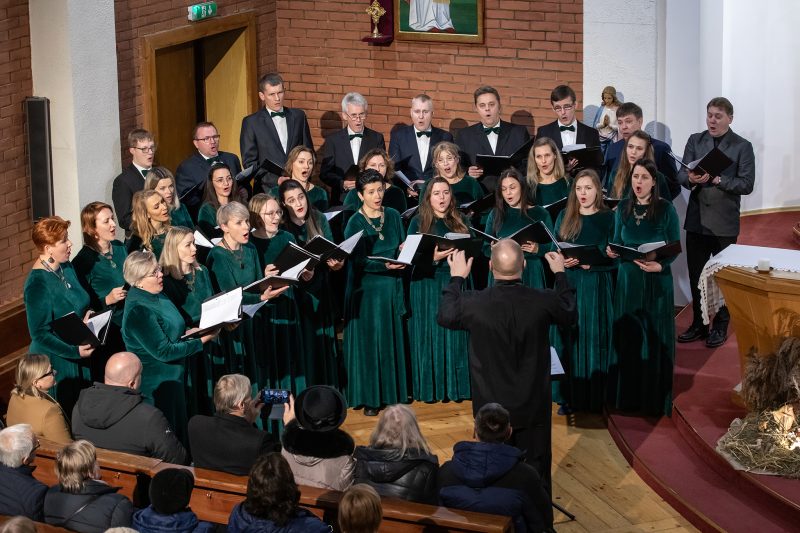 RAMYBĖS PAIEŠKOS BAŽNYTINĖS MUZIKOS SAKRALUME KARTU SU KAMERINIU CHORU „ATŽALYNAS“