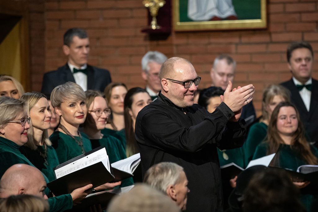 RAMYBĖS PAIEŠKOS BAŽNYTINĖS MUZIKOS SAKRALUME KARTU SU KAMERINIU CHORU „ATŽALYNAS“