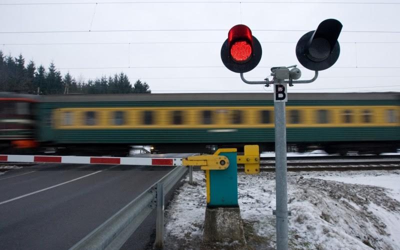 Baisogaloje traukinys pasiglemžė senolio gyvybę