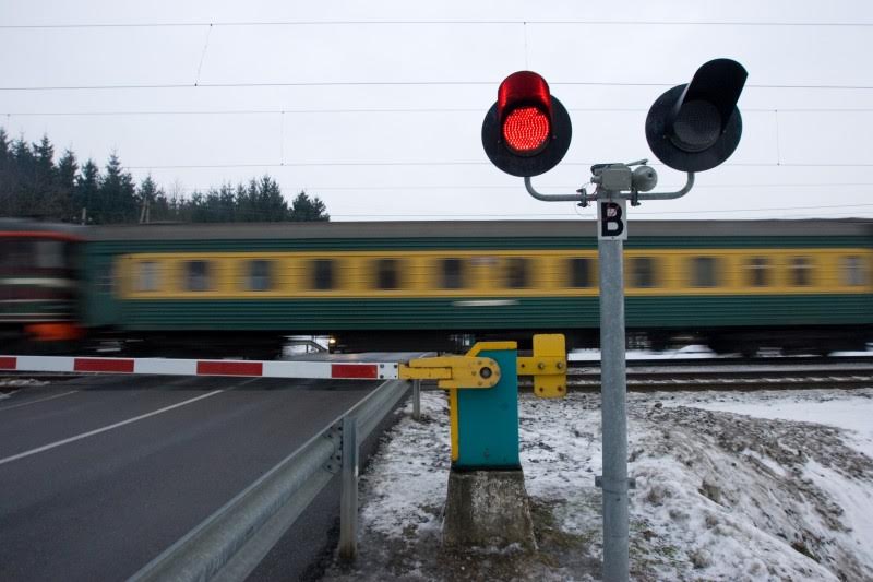 Baisogaloje traukinys pasiglemžė senolio gyvybę